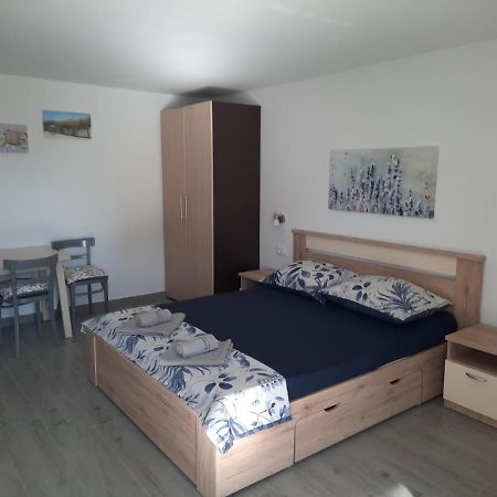 Apartmani Gabrijel Novi Vinodolski Exteriör bild
