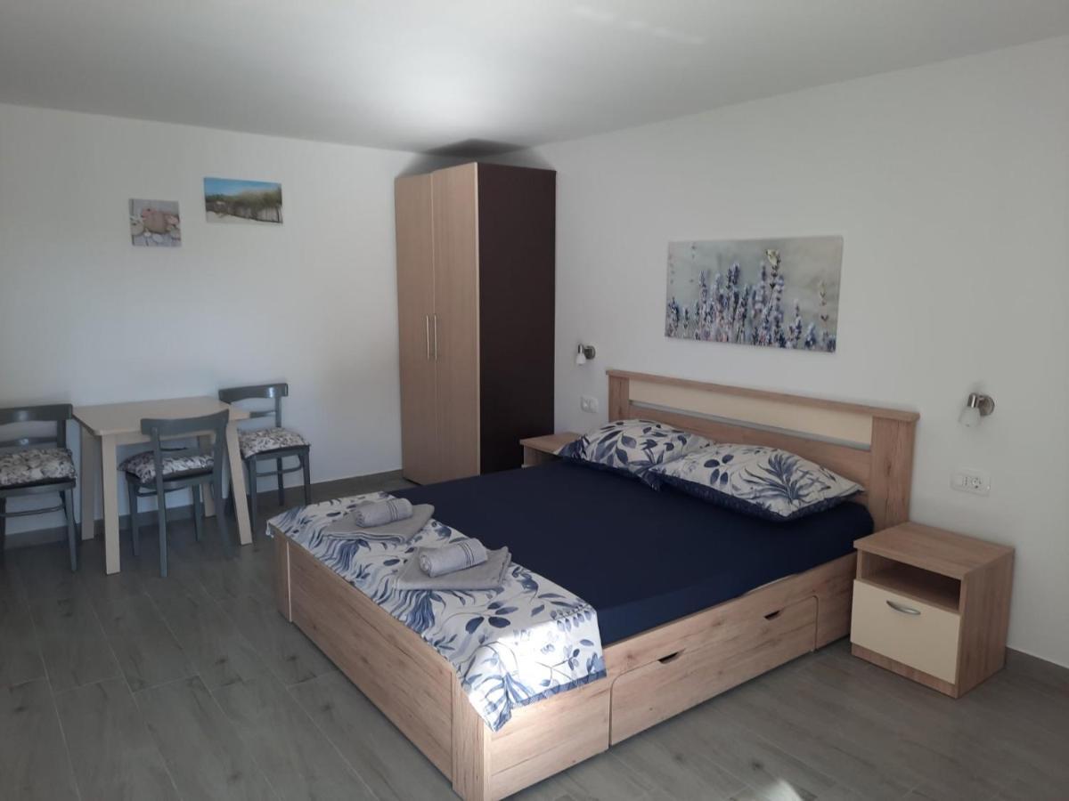Apartmani Gabrijel Novi Vinodolski Exteriör bild