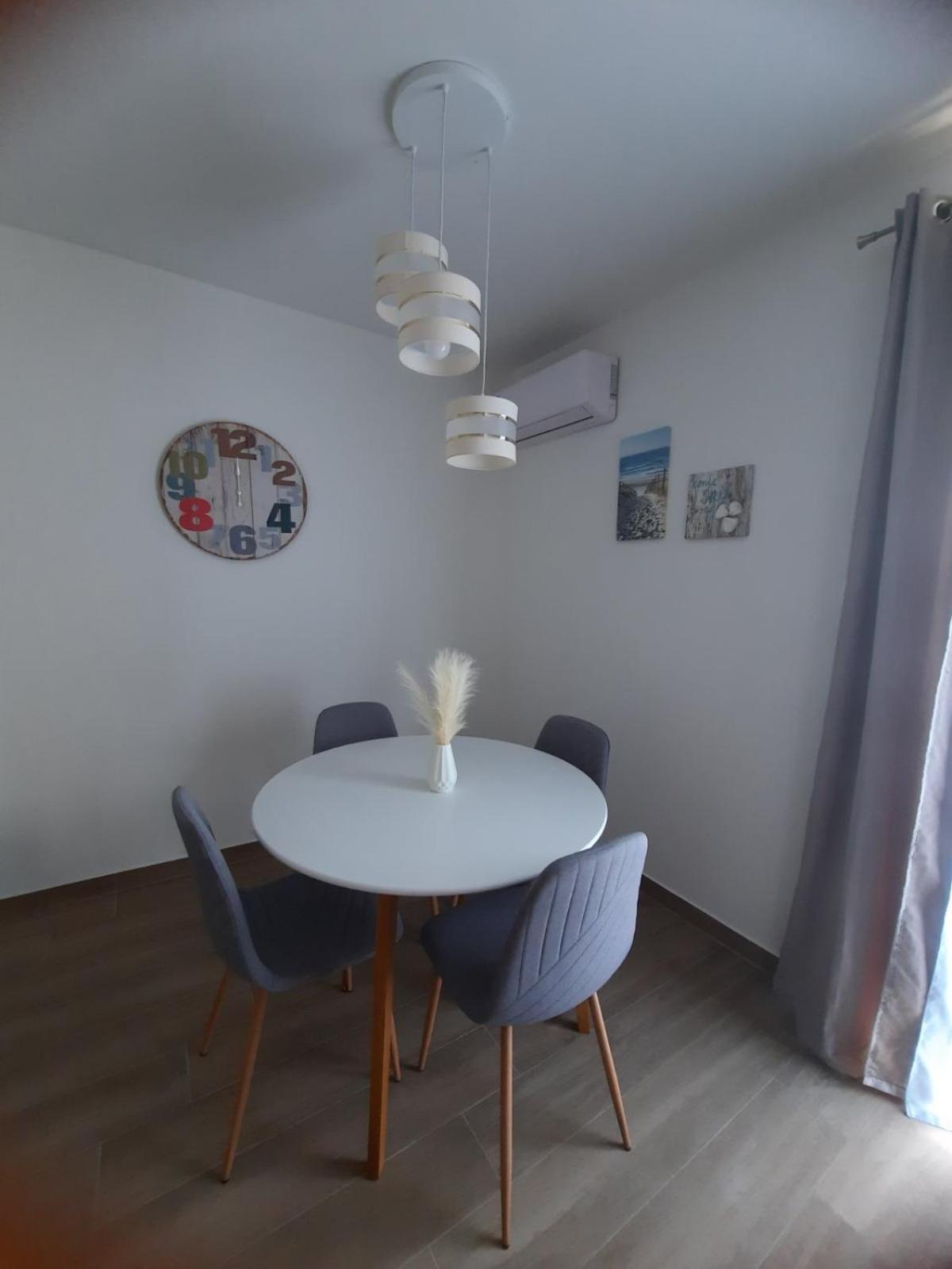 Apartmani Gabrijel Novi Vinodolski Exteriör bild