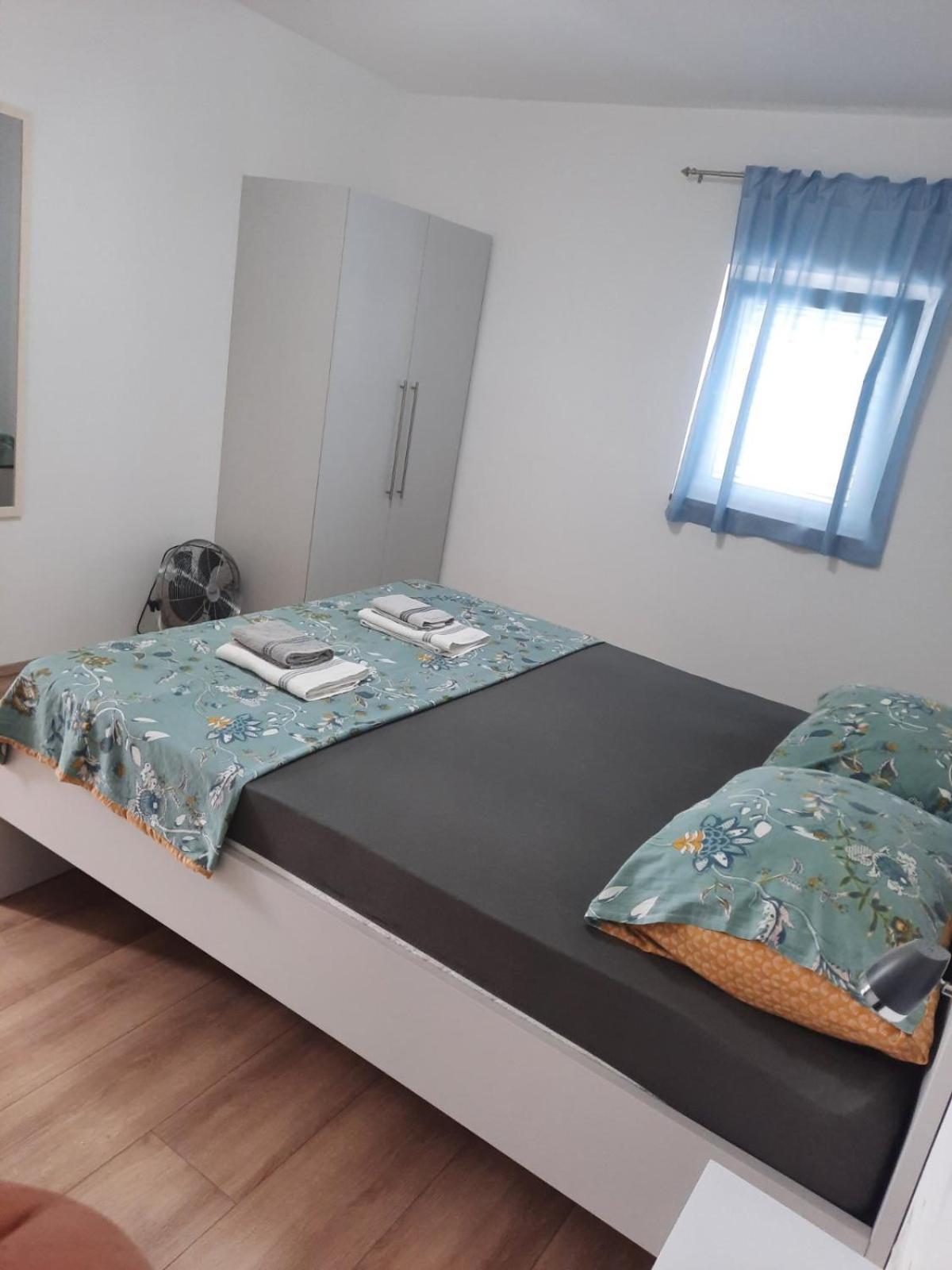 Apartmani Gabrijel Novi Vinodolski Exteriör bild