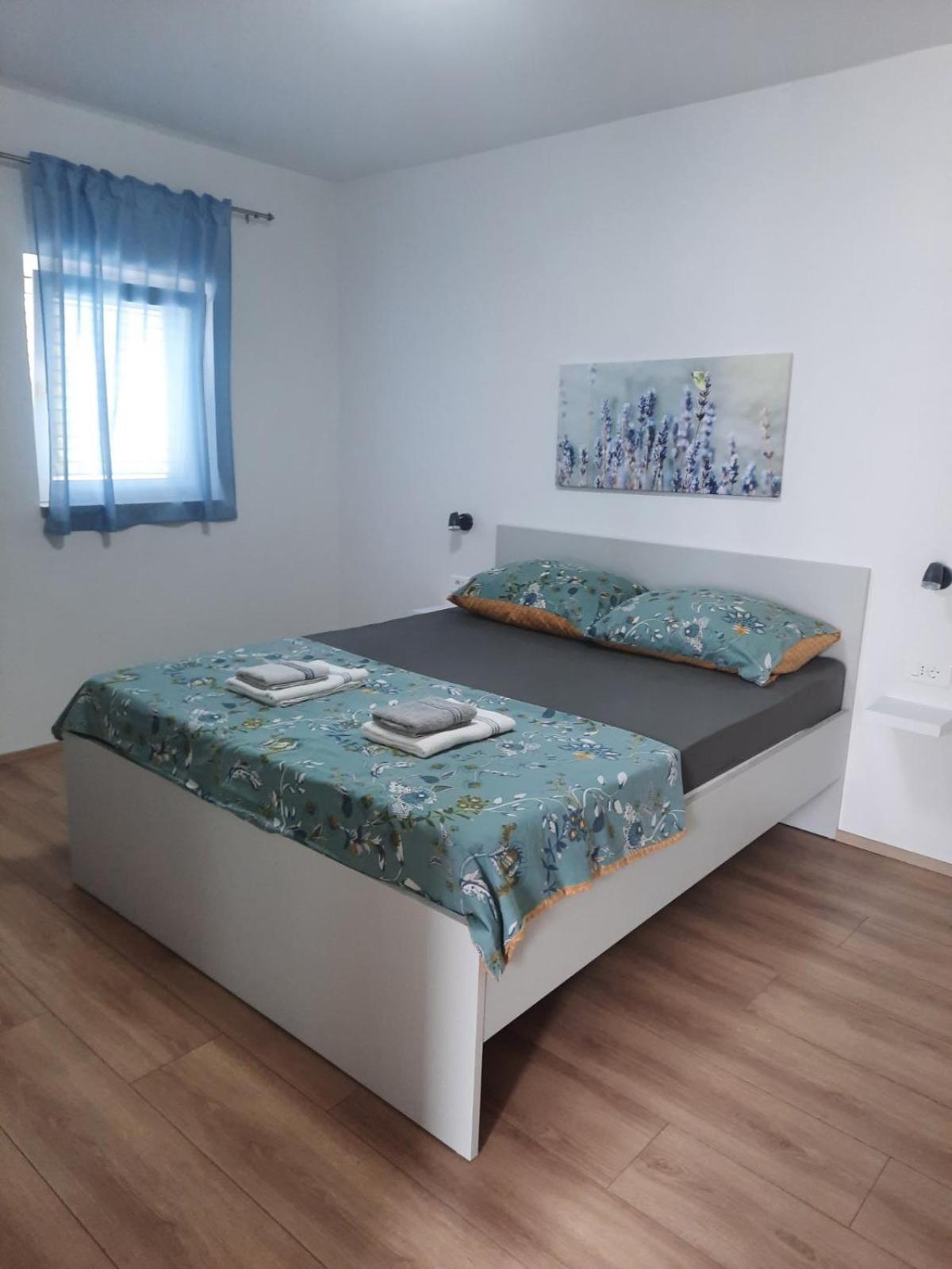Apartmani Gabrijel Novi Vinodolski Exteriör bild
